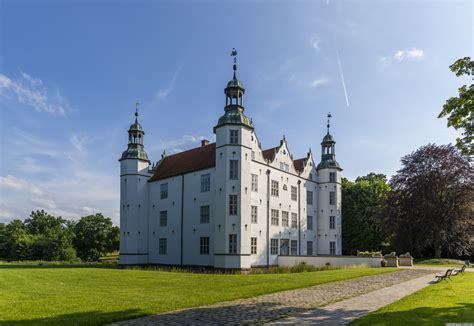 Ahrensburg .